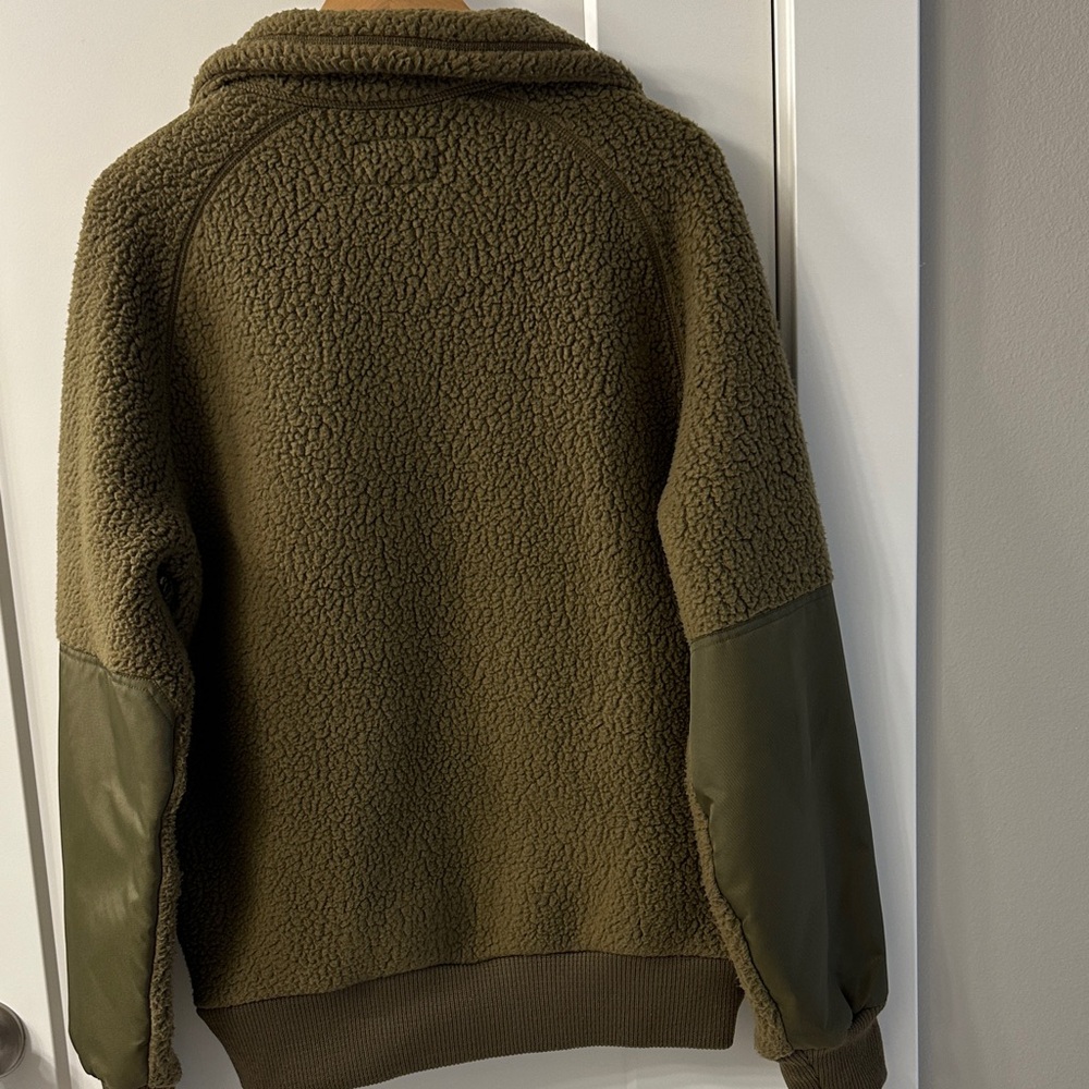 Filson Men's Sherpa Fleece Jacket in Olive - Picture 2 of 3